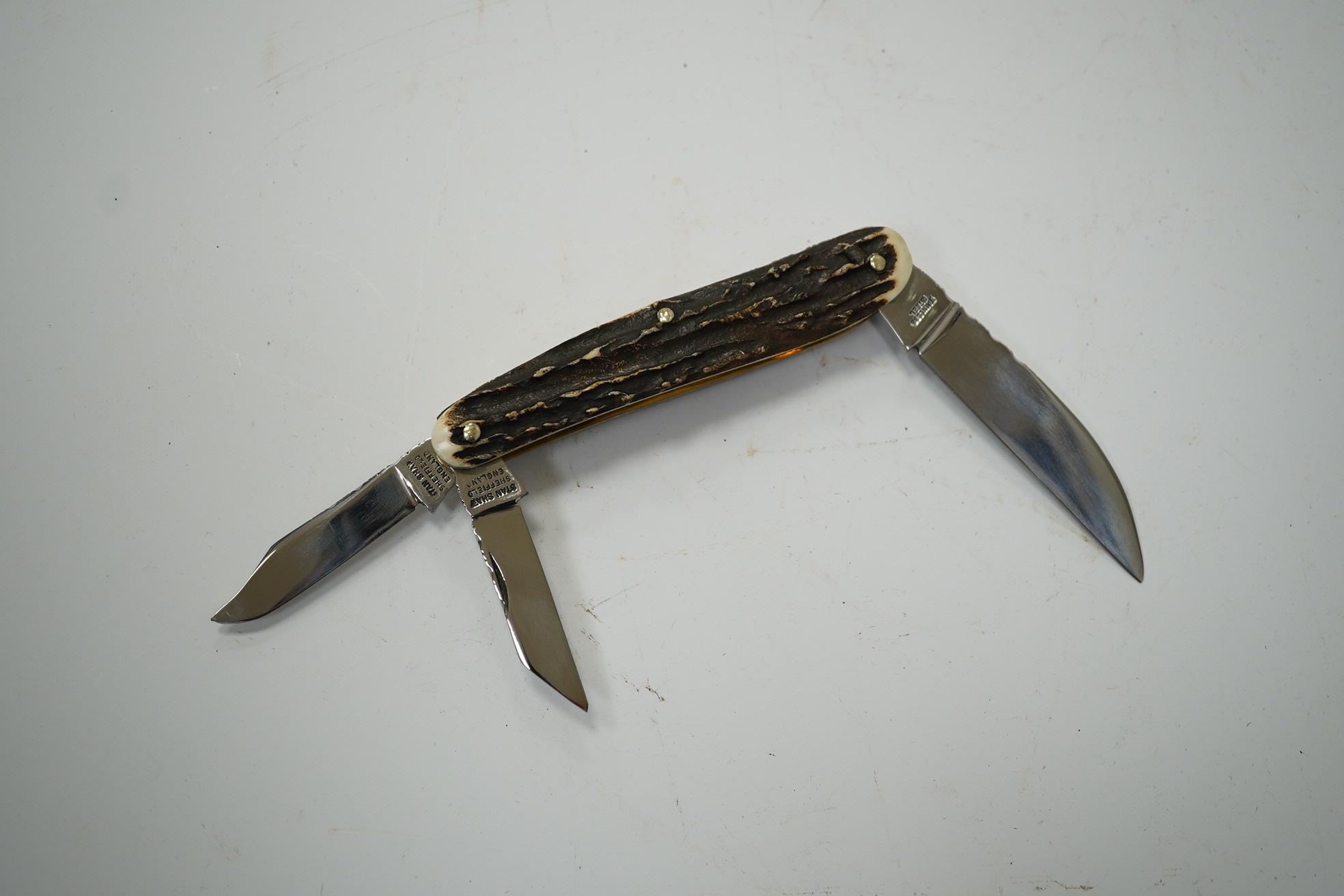 Stan Shaw, two knives; a pen knife with horn handle and a folding knife and a related book, signed. Condition - good